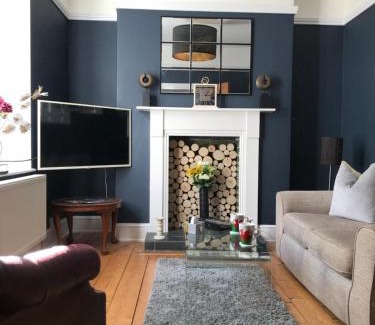 Crickhowell House | 2 bed period cottage sleeps 4 in central Crickhowell