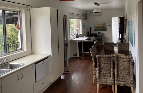East Ballina Apartment | 2 bed, pet friendly Sea Views Apartment, Wi-Fi, BBQ, court yard