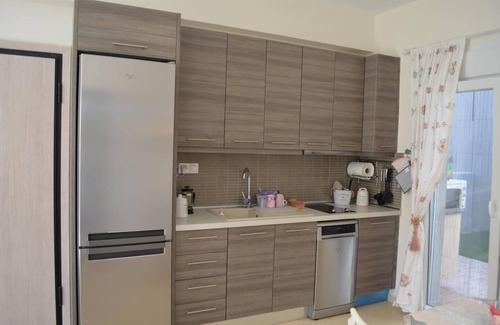 Nikita Apartment | 2 Bed-Sleeps4-Garden-Parking-Pets-AirCon