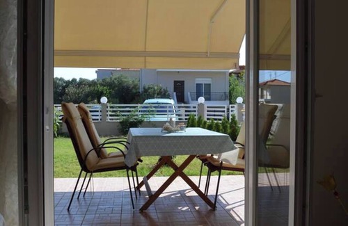 Nikita Apartment | 2 Bed-Sleeps4-Garden-Parking-Pets-AirCon