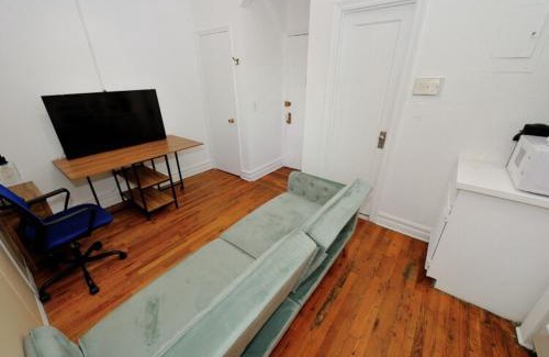 Midtown West Apartment | 2 Bed Sunny Apartment Midtown Furnished Wifi