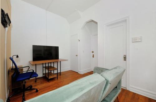 Midtown West Apartment | 2 Bed Sunny Apartment Midtown Furnished Wifi