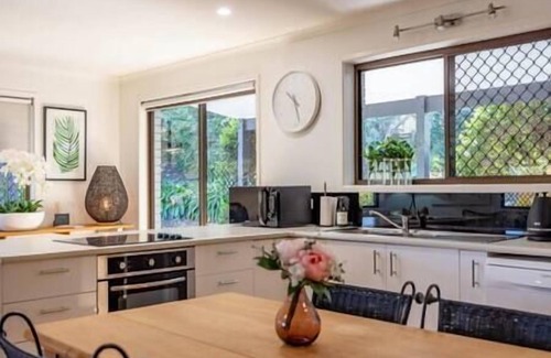 Maleny House | 2 Bed Tranquil Haven in the Heart of Maleny