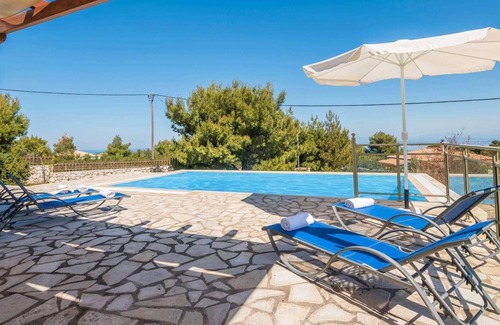 Kavallos Villa | 2 bed villa with pool and distant sea views