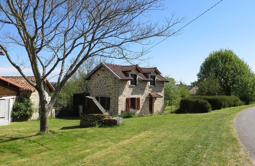 Maisonnais-sur-Tardoire Cottage | 2 Bedroomed Detached cottage With Large Private Garden-NOW WITH WI-FI