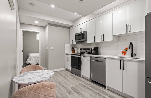 Calgary Apartment | 2 Bedrom 3 Beds Suite