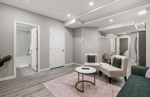 Calgary Apartment | 2 Bedrom 3 Beds Suite