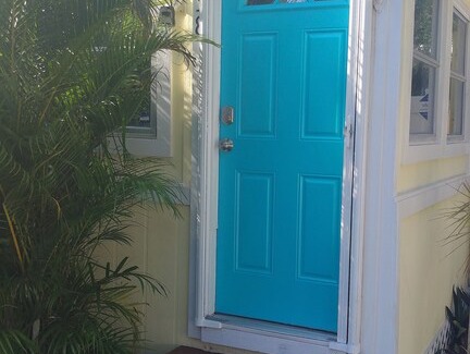 Laurel House | 2 bedroom/1 bath, 3 minutes to Nokomis Beach!