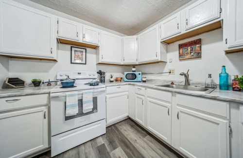 Euclid Apartment | 2 Bedroom 1 Bath Apartment in Euclid