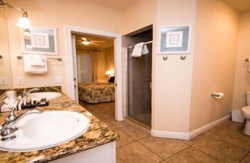 Bradenton Beach Hotel | 2 Bedroom, 2 Bathroom Deluxe Partial Gulf View. Pet Friendly
