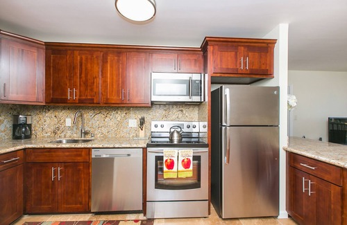 Waikiki Condo | 2 Bedroom, 2 Bath Condo With Mountain And Water Views In The Heart Of Waikiki