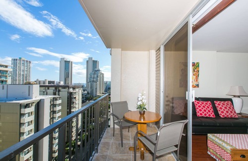 Waikiki Condo | 2 Bedroom, 2 Bath Condo With Mountain And Water Views In The Heart Of Waikiki