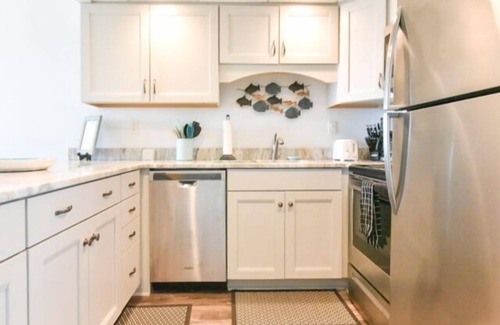 North Ocean City Villa | 2 Bedroom 2 Bath direct ocean front condo* wifi * Central AC * Elevator building