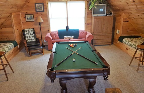 Sevierville Cabin | 2 Bedroom/2 Bath, Swimming Pool, Hot Tub, WiFi, Loft with Game Room