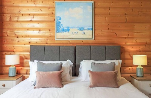 Winchester Cabin | 2 bedroom, 5 star, award winning Scandinavian Lodge (sleeps 4)