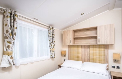 Burnham-on-Sea Cabin | 2 bedroom accommodation in Burnham-on-Sea