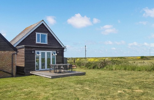 Clacton-on-Sea Cottage | 2 bedroom accommodation in St Osyth, near Clacton on Sea