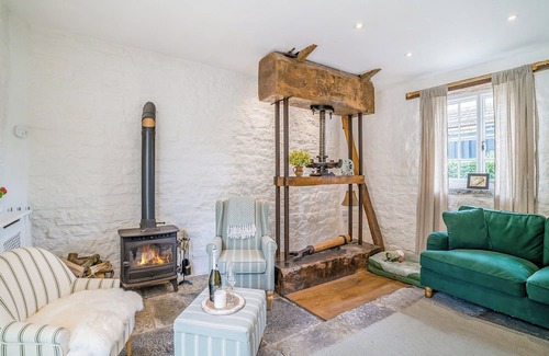 West Pennard Apartment | 2 bedroom accommodation in West Pennard, near Glastonbury