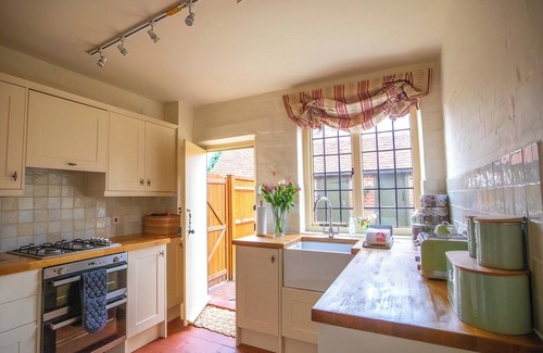 Benson Cottage | 2 bedroom accommodation in Preston Crowmarsh, near Wallingford