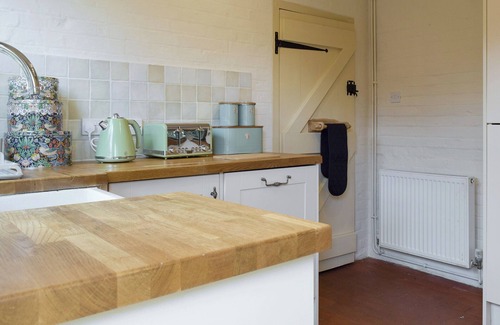 Benson Cottage | 2 bedroom accommodation in Preston Crowmarsh, near Wallingford