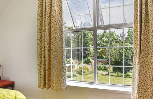 Westward Ho Cottage | 2 bedroom accommodation in Northam, near Westward Ho!
