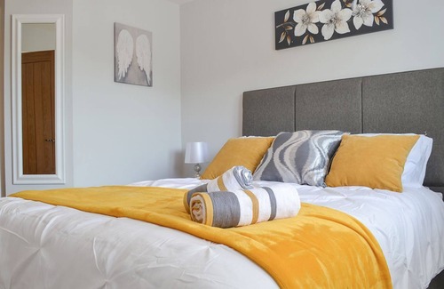 Offenham Cabin | 2 bedroom accommodation in Offenham