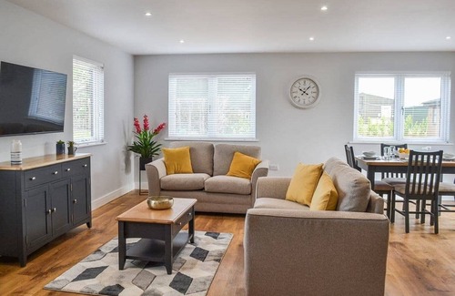 Offenham Cabin | 2 bedroom accommodation in Offenham