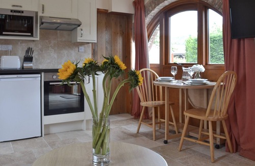 Loxton Cottage | 2 bedroom accommodation in Shiplate, Bleadon