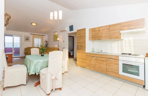 Nevidane Apartment | 2 bedroom accommodation in Nevidane
