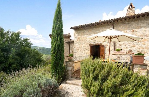Izzalini Apartment | 2 bedroom accommodation in Todi PG