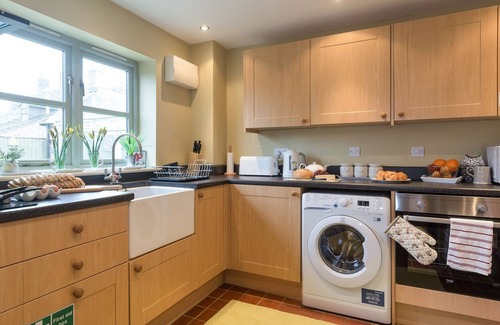 Dursley Cottage | 2 bedroom accommodation in Frampton-on-Severn, near Stroud