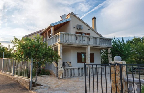 Podgradina Apartment | 2 bedroom accommodation in Podgradina
