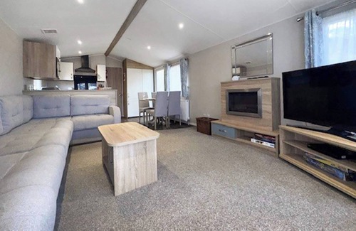 Weybourne Cottage | 2 bedroom accommodation in Kelling Heath, near Holt