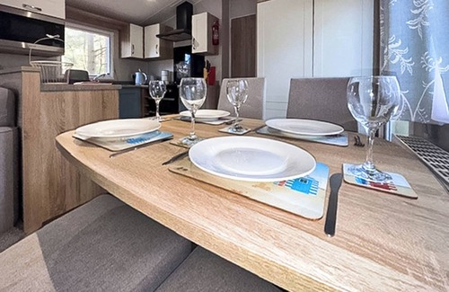 Weybourne Cottage | 2 bedroom accommodation in Kelling Heath, near Holt