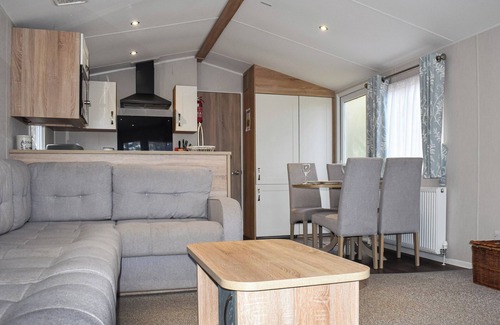 Weybourne Cottage | 2 bedroom accommodation in Kelling Heath, near Holt