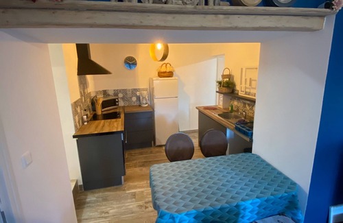 Salavas House | 2-bedroom air-conditioned house with Jacuzzi, 5-minute walk from the beach.
