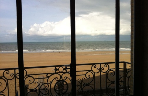 Trouville-sur-Mer Apartment | 2 bedroom apartment on the beach in a mythical landmark building