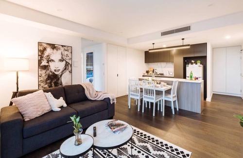 South Brisbane Apartment | 2-Bedroom Apartment with Pool in South Brisbane