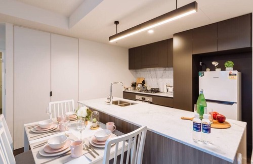 South Brisbane Apartment | 2-Bedroom Apartment with Pool in South Brisbane