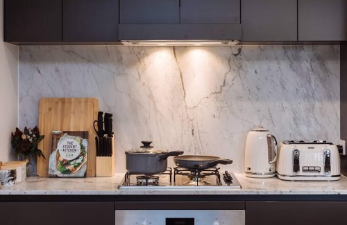 South Brisbane Apartment | 2-Bedroom Apartment with Pool in South Brisbane