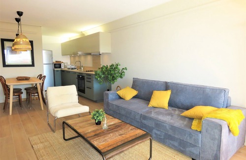 Sainte-Maxime City Centre Apartment | 2 Bedroom Apartment - Sea view - 150m from the beach