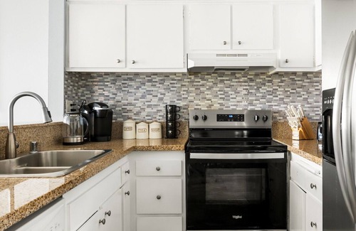South Redondo Apartment | 2-bedroom apartment in wonderful Redondo Beach with WiFi, pool, jacuzzi, gym,