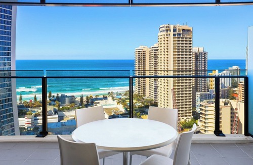 Surfers Paradise Apartment | 2 Bedroom Apartment 1243 Circle on Cavill -Ocean Views -Parking -WIFI- FOXTEL