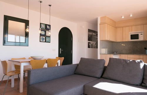 Begur Apartment | 2 bedroom apartment close to the center of Begur. Terrace and panoramic sea views (Ref:H41)