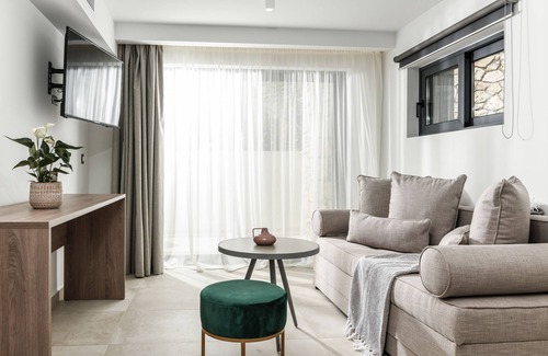 Vasilikos Apartment | 2-Bedroom Apartment with Private Pool - Lagoon Luxury Suites
