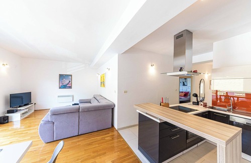 Srinjine Apartment | 2 bedroom apartment in å½rnovnica