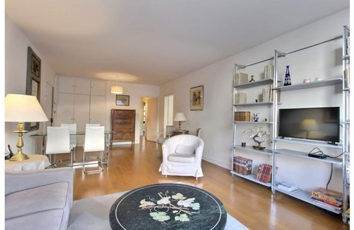 Quartier de l'Ecole-Militaire Apartment | 2 bedroom apartment in Saint Germain