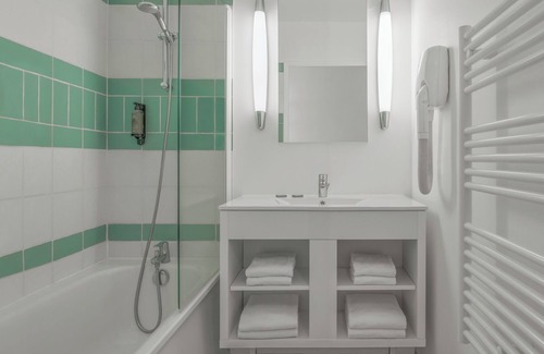 Passerelle Apartment | 2 Bedroom Apartment In The Heart of Bastille