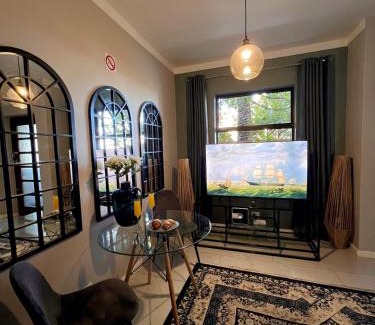 Sea Point Apartment | 2 Bedroom Apartment in Sea Point