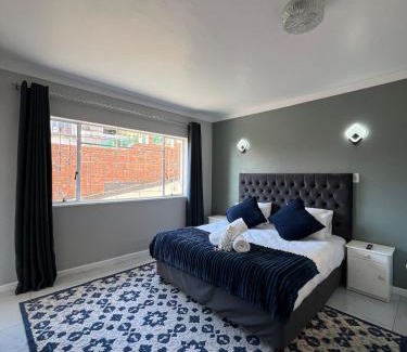 Sea Point Apartment | 2 Bedroom Apartment in Sea Point